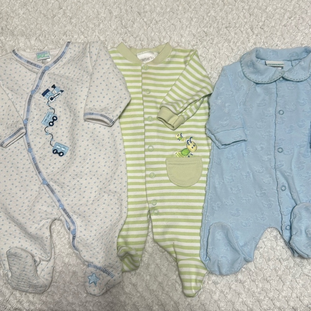 Lot/bundle of 3 footed sleepers 0-3 months